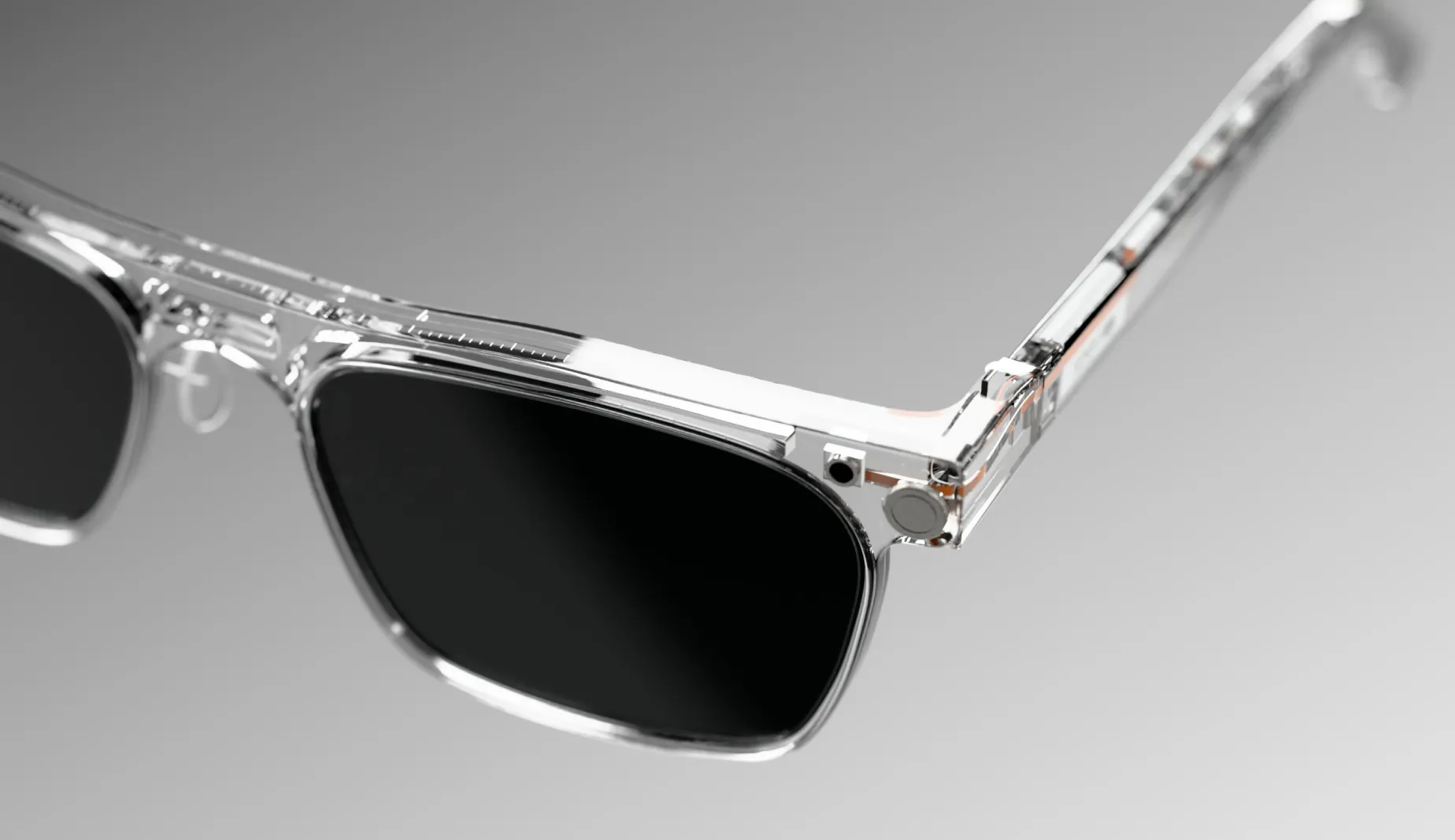 Close up of the brow and the hinge block with the camera.