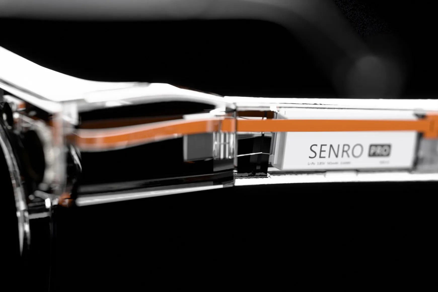 The copper flex passing through the clear hinge block.